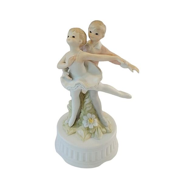 Vintage Lefton Boy & Girl Ballet Swan Lake Music Box Figurine 1982 - Picture 3 of 11